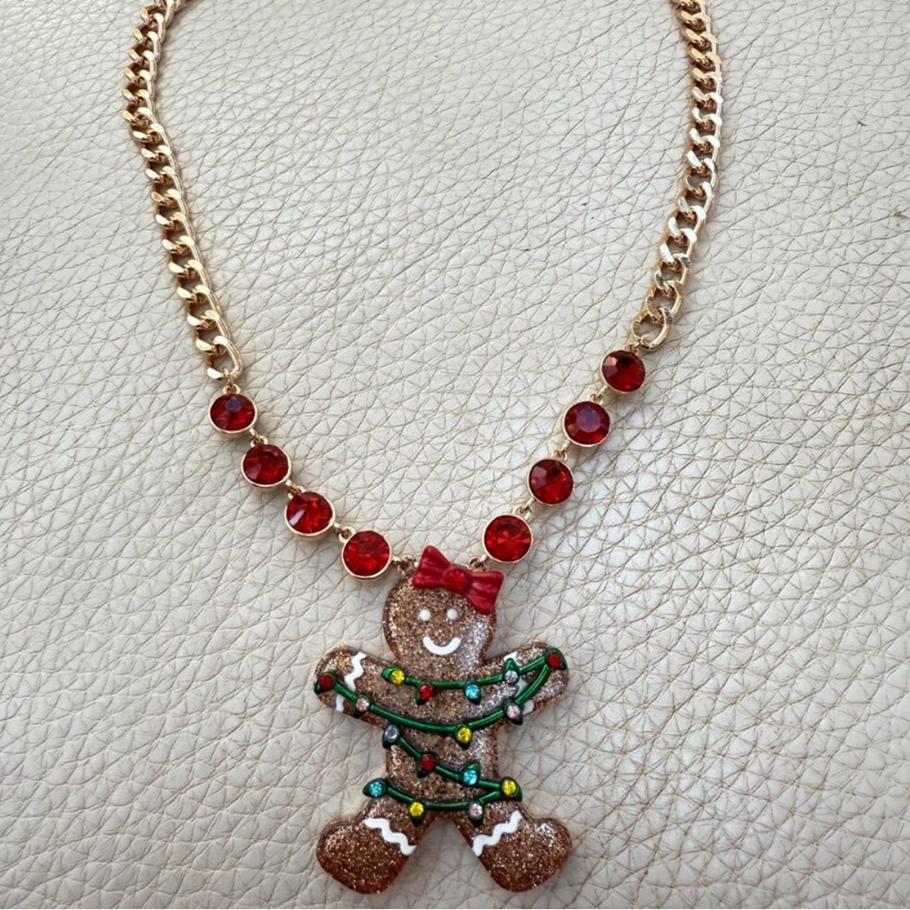 🍪✨ Betsey Johnson Gingerbread Girl Holiday Necklace – Rare & Adorable! 🎄💖